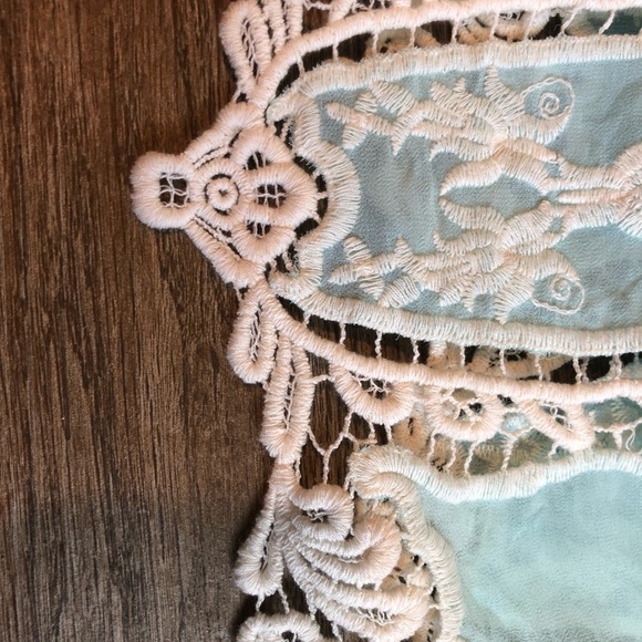 Light blue and white tube top - Picture 4 of 5